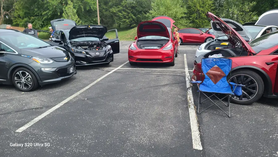 EV owners and visitors at NDEM 2025, Ambler
